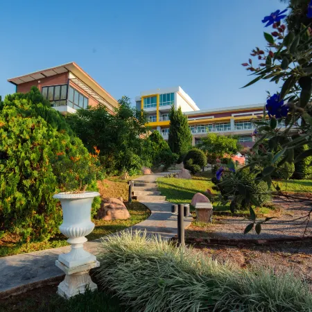 Breeze Hill Hotel