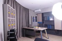 Boyue Hotel - parking