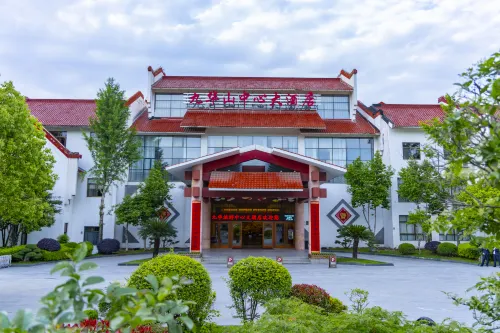 Jiuhuashan Center Hotel