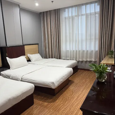 Golden Leaf Hotel