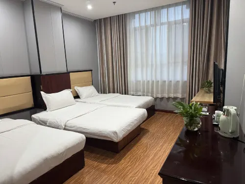 Golden Leaf Hotel