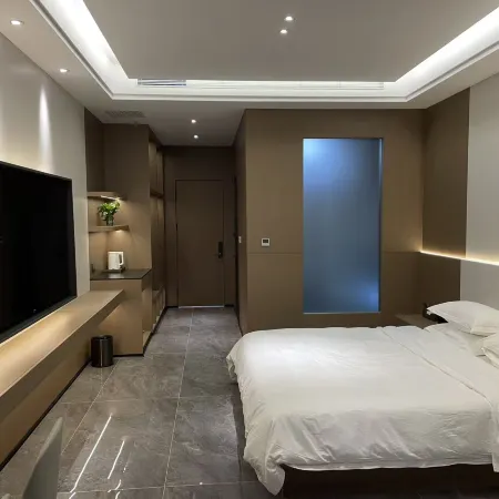 Lake Jingpo Canyon Jinyuan Hotel