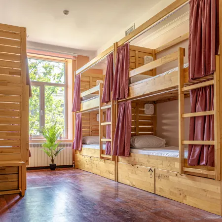 Sahil Bay Hostel Отели рядом с достопримечательностью «Площадь Свободы»