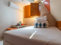 Hotel Jago Hotels near Singil Station