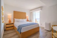 Capri Laguna - balcony