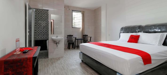 RedDoorz Plus near RS Royal Prima Medan Hotels in Medan Petisah