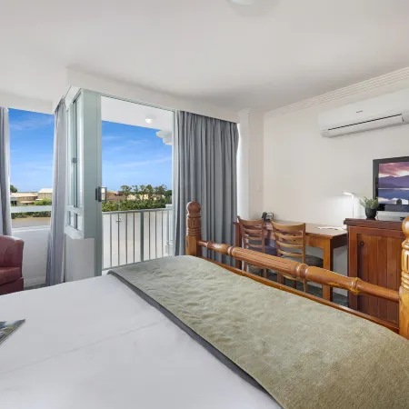 Burnett Riverside Hotel