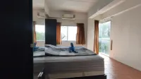 Mae Phim Beachside 1BR Condo Sleeps 3 With Rooftop Pool - Apartments