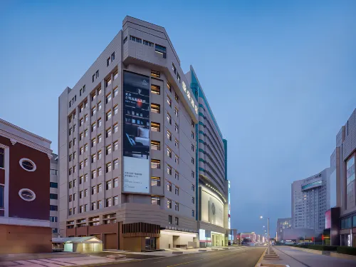Changchun People's Square Chongqing Road Atour Hotel - parking