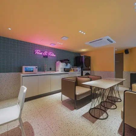 Sinchon APL Hotel