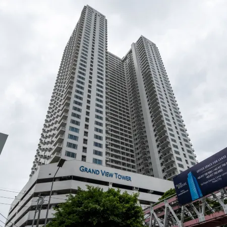 Grand View Tower by RedDoorz