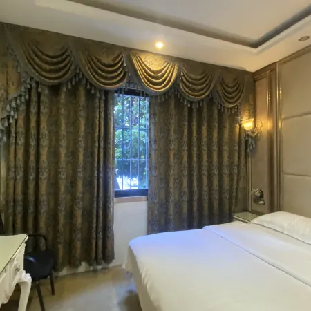 Dianjiang Alisa Holiday Hotel