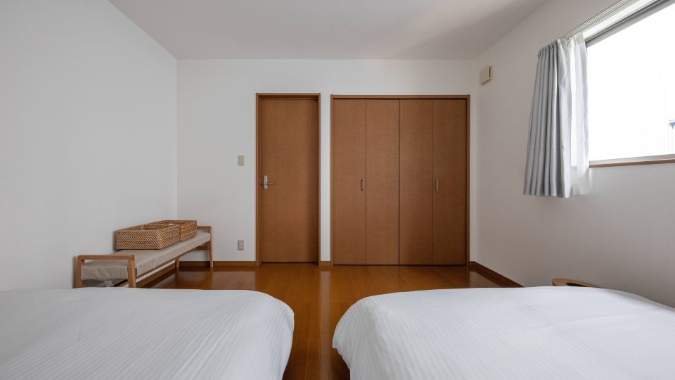 Dazaifu Tenmangu 5-min walk・Conv. store 1 min|Quiet residential flat|2-5 guests, free parking