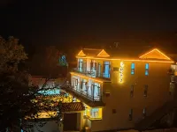 Yinhuali Homestay - parking