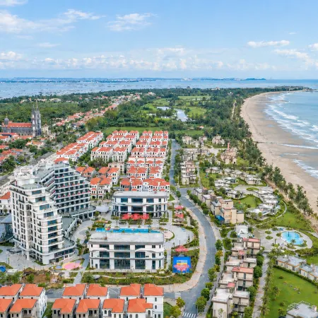 Tra Co Long Beach Hotel & Resort