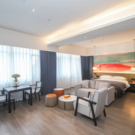 Yi Water Source Hotel (Luoyang Longmen High-speed Railway Station Baolong Plaza)
