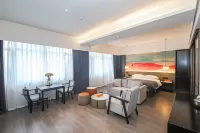 伊水源酒店（洛陽龍門高鐵站寶龍廣場店） 鄰近石獅甬道的酒店