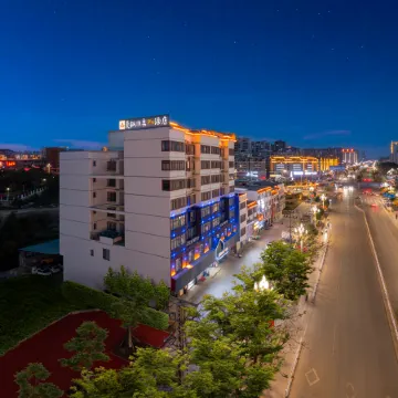 Four Seasons Plus Manfeng Hotel