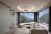 JANE Hot Spring Hotel (Anji Yunshang Grassland Panda Tribe Adventure Park Branch) - balcony