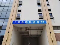 Selected Platinum Hyatt Hotel - parking