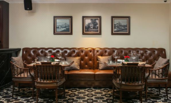 La Mejor Hotel & Sky Bar