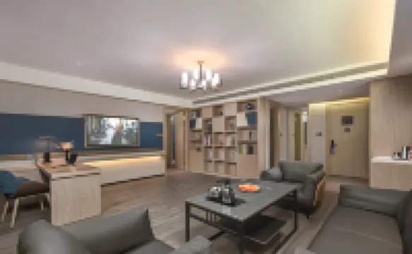 jinjinagKyriad Hotel (Guiyang Huaxi University Town Station)