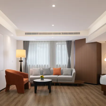 Poltton International Serviced Apartment (Wuhan High-Speed Railway Station West Square) Отели рядом с достопримечательностью «Железнодорожный вокзал Ухань»