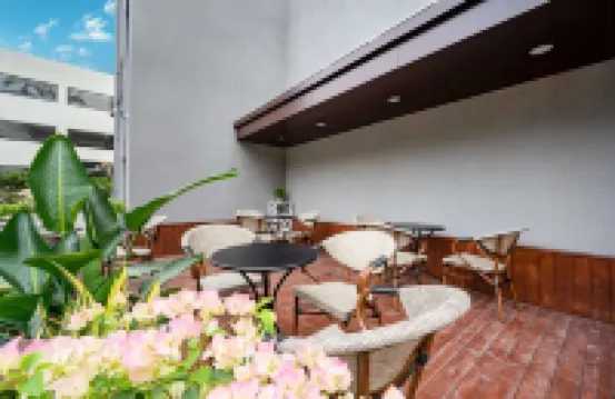 Waterfront Hotel (Zhuhai Seaside Park Lover's Road) Hotels near Qinglv South Road