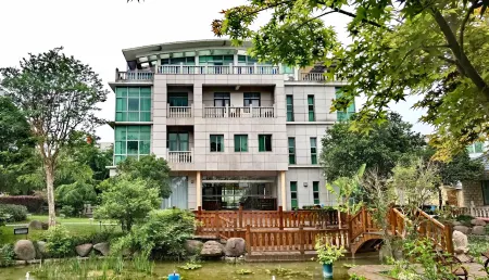 Shushe Hotel (Gongji East Road) Отели рядом с достопримечательностью «Shanghai Industry and Commerce Foreign Language College South Campus»