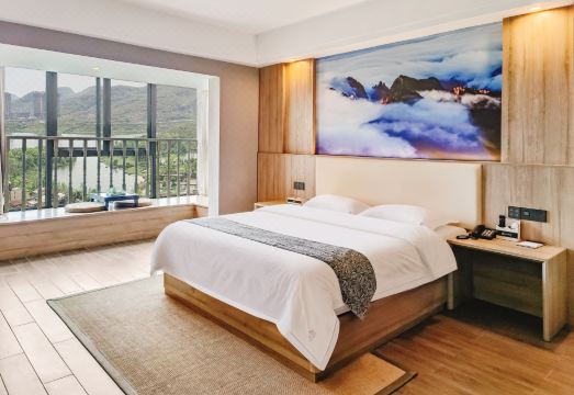 Guiyang Luming buyi Hotel (Guiyang Huaxi Park/Shilihetan Branch) over view