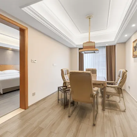 Vienna Hotel（ Xuancheng High-speed Railway Station Guogou Square Branch）