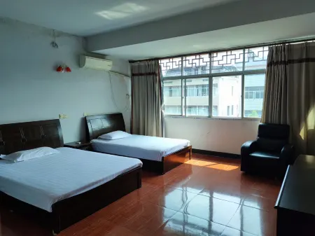 Wuyi Ruyi Hotel Отели рядом с достопримечательностью «Huangjiali Ancient Trees»