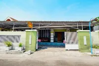 Griya Sakura Syariah near UMS Hotels in Tohudan