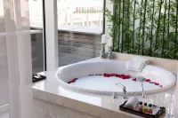 New World Dalian Hotel - spa