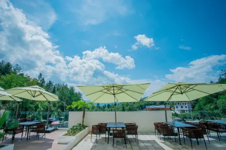 Hefeng Yinping Shanshe Homestay Отели рядом с достопримечательностью «Ping Shan»