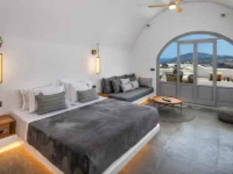 Eteoro Suites Hotels in Santorini