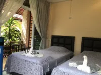 Cool Cat House - balcony