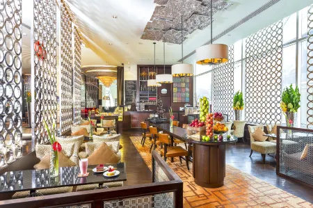 Hilton Bangkok Grande Asoke Отели рядом с достопримечательностью «Central Library Srinakharinwirot University»