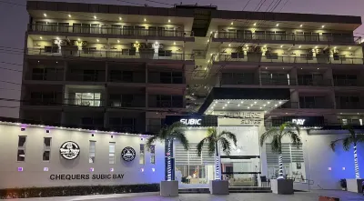 Chequers Suites Subic Bay Hotel a 