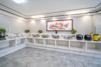 Yuanguang Hotel (Yining Liuxing Street Branch)