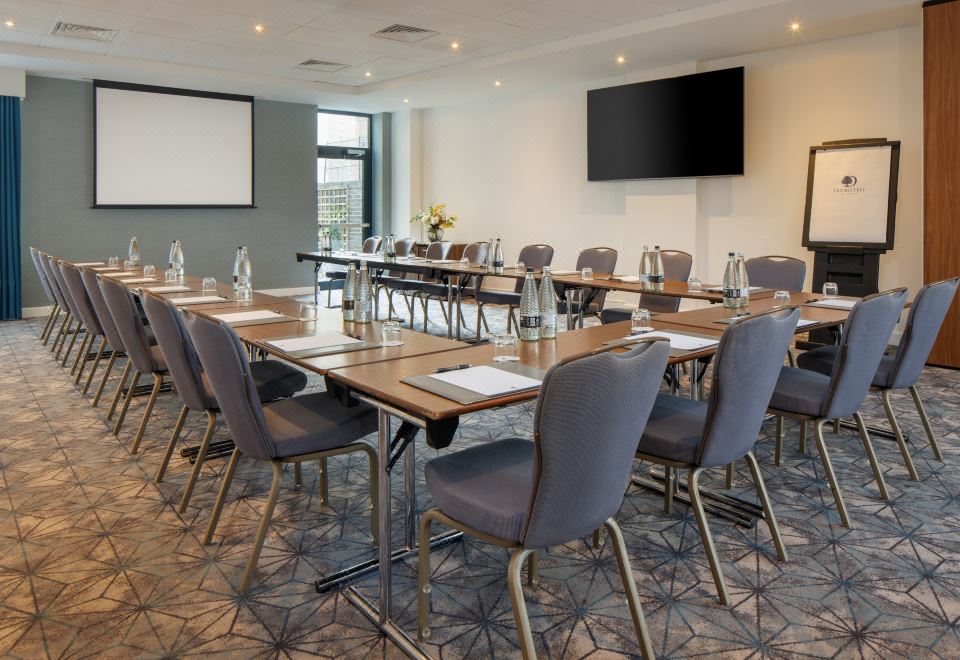 2. 더블트리 바이 ..