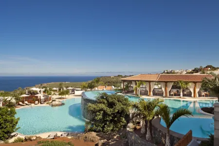 Hotel Hacienda del Conde Melia Collection Golf & Spa – Adults Only Отели в г. Хеновес