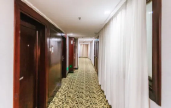 Strait Hotel