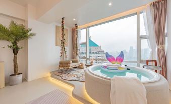 Little elephant selected river view homestay (Jiefangbei and Hongyadong Branch, Chongqing)