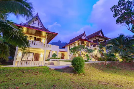 Koh Chang Grandview Resort Отели рядом с достопримечательностью «Chao Por Koh Chang Shrine»