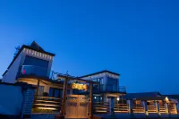 Under the Snow Mountains · Nature Residence Designer Homestay (Zhaosu Branch) - Romantic
