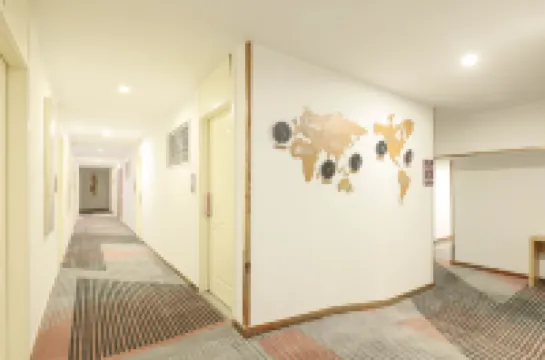 โรงแรมจินลู่อี้ (ห้างสรรพสินค้าต้าเอี้ยน ถนนเจียงฮั่น อู่ฮั่น) โรงแรมในอู่ฮั่น