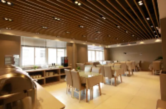 Motel 168 (West Anhui University Hongjie Pedestrian Street Branch)