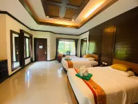 Hotel and Beach Bungalow at Lanta Resort - Balkoner