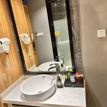Hebi Qingju Yishang Boutique Hotel